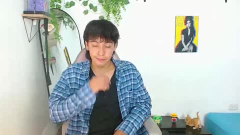 Snapshot of liam_xul chatting on 10/27/25, 08:24 liamxul online show from 10/27/25, 08:24