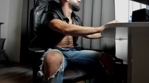 Liam online show from 12/08/24, 06:54