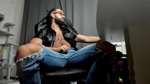 Liam online show from 11/12/25, 08:15