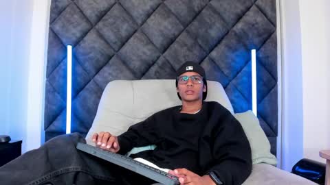 Snapshot of liamkron chatting on 05/12/26, 11:51 Liam twink big dick online show from 05/12/26, 11:51