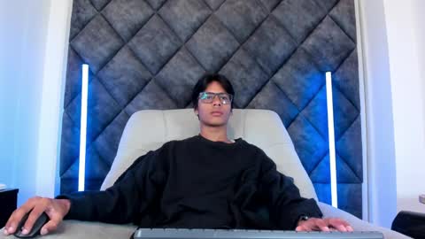 Snapshot of liamkron chatting on 05/15/26, 10:55 Liam twink big dick online show from 05/15/26, 10:55