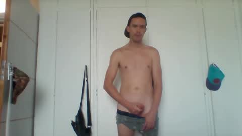 Snapshot of liamrosezn chatting on 03/29/26, 06:02 LiamRose online show from 03/29/26, 06:02