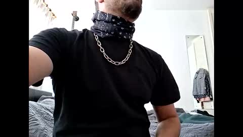 Snapshot of lian5602 chatting on 10/10/25, 11:09 LiamCross online show from 10/10/25, 11:09