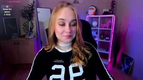 Liana online show from 02/15/26, 02:41