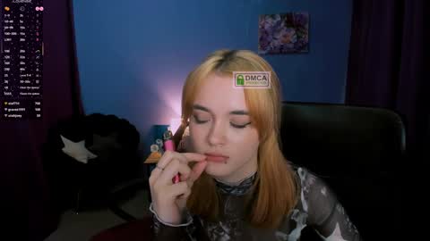 Snapshot of liana_kisses chatting on 01/21/25, 11:13 Little Liana online show from 01/21/25, 11:13