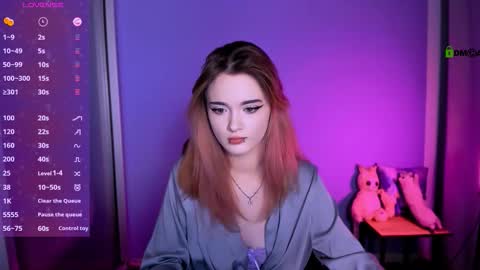 Snapshot of liana_kisses chatting on 10/17/25, 08:00 Little Liana online show from 10/17/25, 08:00