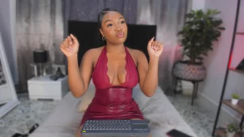 Lianasmith online show from 04/15/26, 10:21