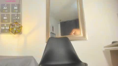 lianfox_ online show from 09/19/25, 12:28