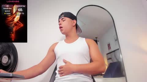lianfox_ online show from 05/19/26, 12:33
