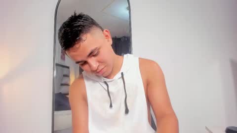 lianfox_ online show from 05/23/26, 12:31