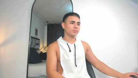 lianfox_ online show from 05/28/26, 12:24