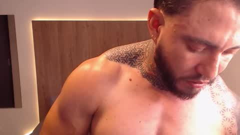 lianjones9 online show from 10/24/25, 06:26