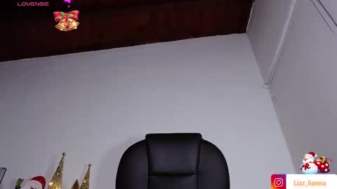 Snapshot of lianna_hot chatting on 12/06/24, 06:39 --- buy my content naughty in my bio- online show from 12/06/24, 06:39