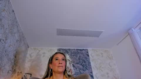 Lian online show from 03/10/26, 07:41