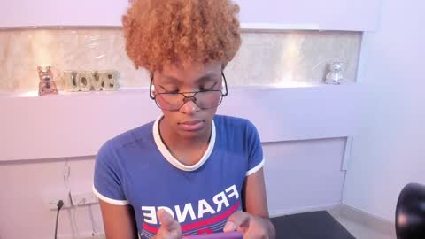 LiannaDixon online show from 12/15/24, 02:59