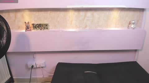 LiannaDixon online show from 12/23/24, 02:28