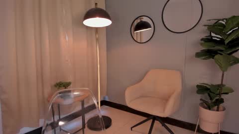 Lia online show from 02/12/25, 01:06