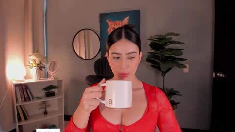 Lia online show from 11/12/25, 12:05