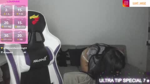 Snapshot of liat_hoz chatting on 02/19/25, 12:03 Dani online show from 02/19/25, 12:03