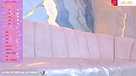 Snapshot of liat_hoz chatting on 10/30/25, 08:16 Dani online show from 10/30/25, 08:16