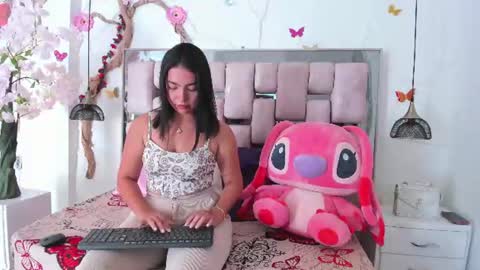liawells_ online show from 06/25/26, 01:26