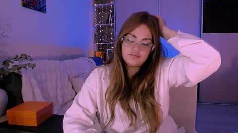 libra_mia online show from 09/17/25, 05:42