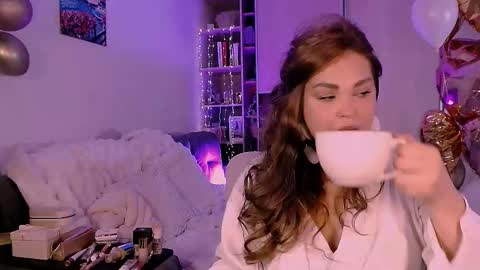 libra_mia online show from 10/21/25, 04:46