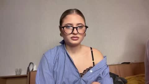 Snapshot of librelover chatting on 11/25/25, 01:00 librelover online show from 11/25/25, 01:00