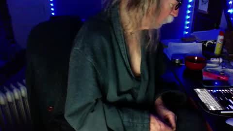 Snapshot of lickyouryoni chatting on 12/04/25, 03:43 LickYourYoni online show from 12/04/25, 03:43