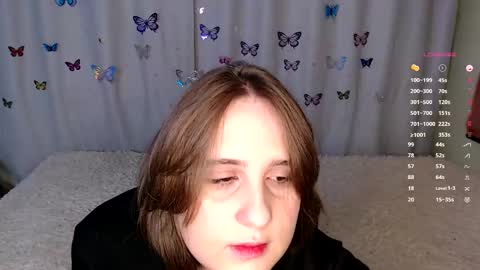 Snapshot of lightnea chatting on 11/17/25, 01:06 Nea online show from 11/17/25, 01:06