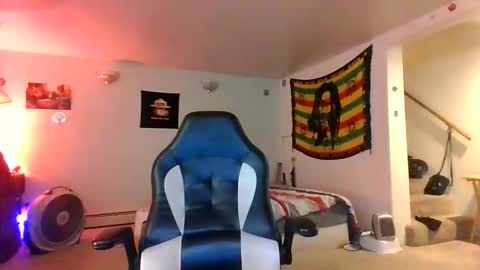 Snapshot of lightskinned666 chatting on 05/08/26, 05:07 lightskinned666 online show from 05/08/26, 05:07