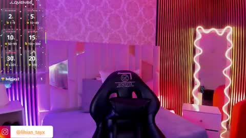 Snapshot of lihian_tay chatting on 10/31/25, 04:02 LIHIAN online show from 10/31/25, 04:02