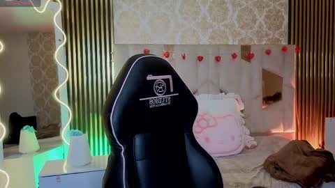 Snapshot of lihian_tay chatting on 04/01/26, 11:44 LIHIAN online show from 04/01/26, 11:44
