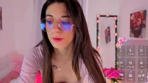 Snapshot of liiaa__7 chatting on 06/27/26, 01:28 liiaa online show from 06/27/26, 01:28