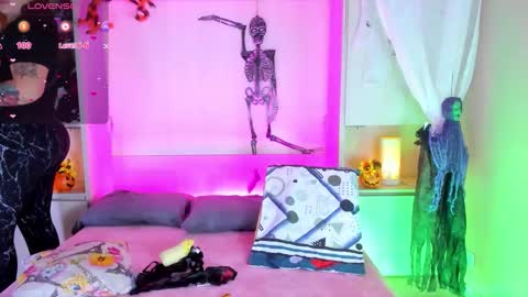         online show from 10/14/25, 11:55