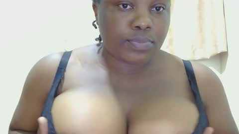 Snapshot of liilcutiee chatting on 05/07/26, 11:43 Lily online show from 05/07/26, 11:43