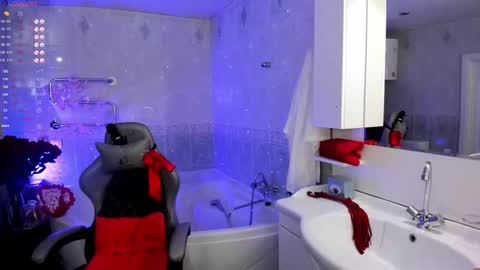 Snapshot of likaklint chatting on 10/26/25, 10:43 Lika online show from 10/26/25, 10:43