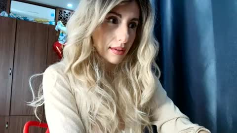 Mia                   Onlyfans link -  online show from 03/10/25, 03:56