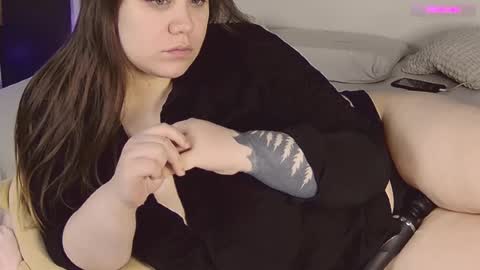 Snapshot of lil_nessa chatting on 02/18/25, 08:38 Nessa Greyrat if u like me tip 25 tk and put online show from 02/18/25, 08:38