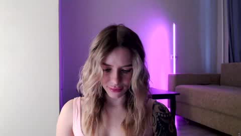 Snapshot of lil_reya chatting on 01/09/25, 09:48 INST Lil happines s online show from 01/09/25, 09:48