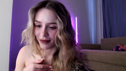 Snapshot of lil_reya chatting on 01/11/25, 10:29 INST Lil happines s online show from 01/11/25, 10:29