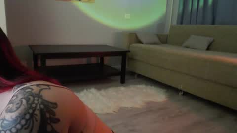 Snapshot of lil_reya chatting on 09/17/25, 11:45 INST Lil happines s online show from 09/17/25, 11:45