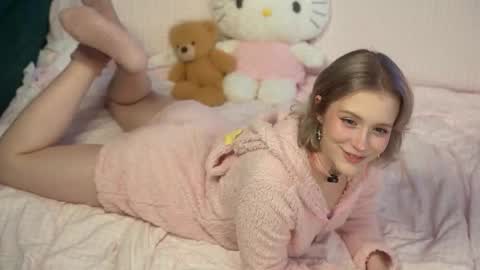 Snapshot of lil_tweety chatting on 10/15/25, 01:06 Rina online show from 10/15/25, 01:06