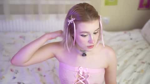 Snapshot of lil_tweety chatting on 11/15/25, 07:43 Rina online show from 11/15/25, 07:43