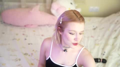 Snapshot of lil_tweety chatting on 11/27/25, 06:43 Rina online show from 11/27/25, 06:43