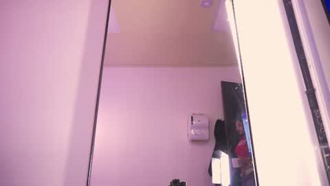 L I L A   online show from 06/15/26, 02:03