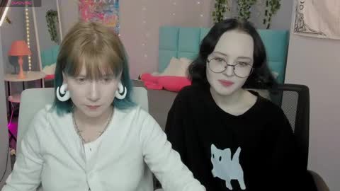 Snapshot of lilac_muse chatting on 05/15/26, 10:55 Lili online show from 05/15/26, 10:55