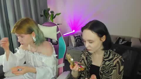 Snapshot of lilac_muse chatting on 06/07/26, 02:59 Lili online show from 06/07/26, 02:59