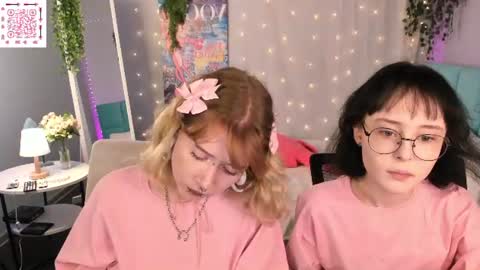 Snapshot of lilac_muse chatting on 06/21/26, 10:51 Lili online show from 06/21/26, 10:51