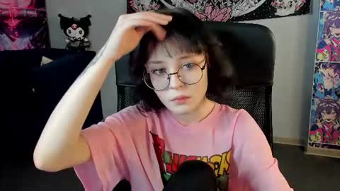 Snapshot of lilac_muse chatting on 06/22/26, 03:19 Lili online show from 06/22/26, 03:19